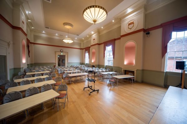 assembly-room-set-up-cabaret-lecture-style-from-the-front